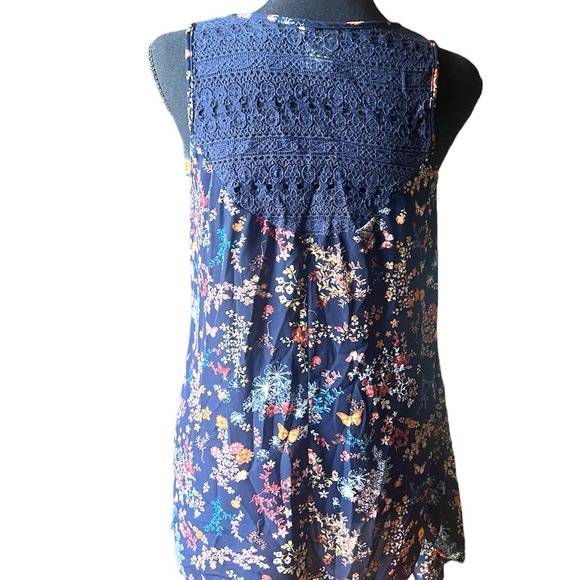 Sleeveless Waterfall Hem Floral Butterfly Trapeze Top w/ Back Lace Detail, Small - Picture 11 of 15